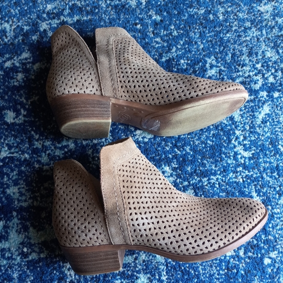 Lucky Brand Perforated Tan/Taupe Booties Size 7.5 - Picture 2 of 6